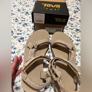 Women sandals